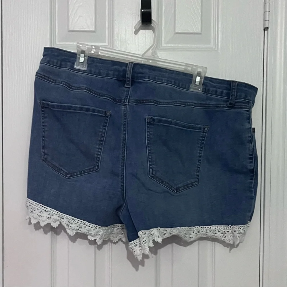Women's Denim Shorts with Lace Trim - Picture 6 of 6